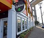 En butik, Hashtoria, sælger marijuana i Astorie i Oregon. Her kan legaliseringen ses i kriminalitetsstatistikkerne. Foto: Colin Murphey/Ritzau Scanpix