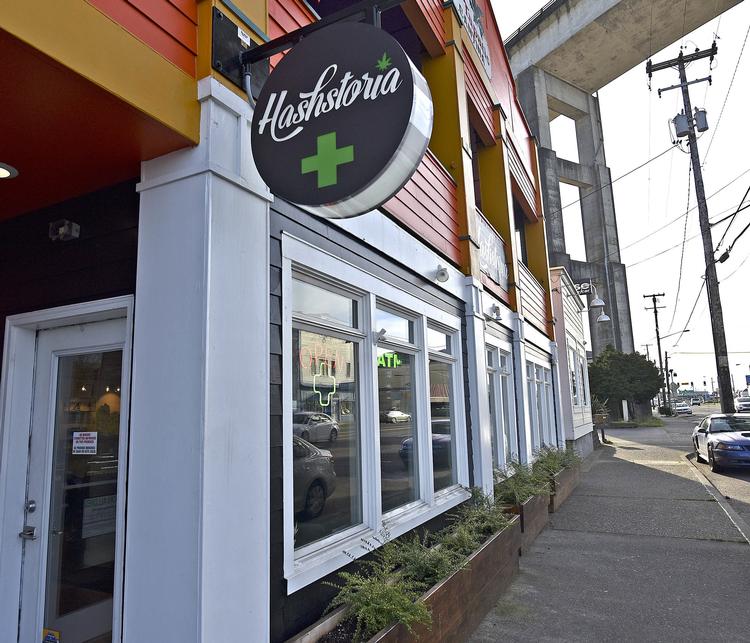 En butik, Hashtoria, sælger marijuana i Astorie i Oregon. Her kan legaliseringen ses i kriminalitetsstatistikkerne. Foto: Colin Murphey/Ritzau Scanpix