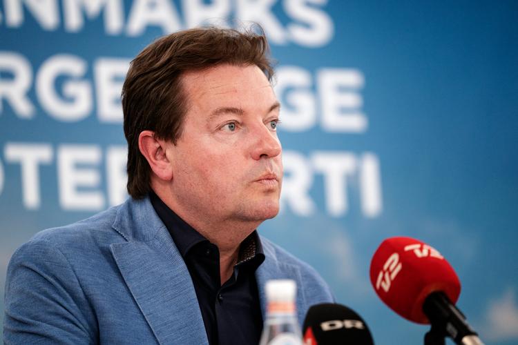 Folketingsmedlem Jens Rohde blev torsdag i sin bil ramt af en genstand, der kom ned fra en bro, da han kørte på Vestmotorvejen mellem Slagelse og Sorø. Foto: Emil Agerskov