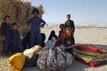 En strandet afghansk familie venter på, at den pakistansk-afghanske grænse åbner, efter at Taleban har indtaget en stor del af Afghanistan.  Foto: -/Ritzau Scanpix