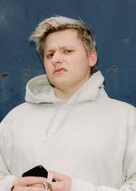 Sebastian Hotz er en tysk forfatter, podcaster og satiriker, men selv foretrækker han betegnelsen internetklovn Foto: Diana Pfammatter