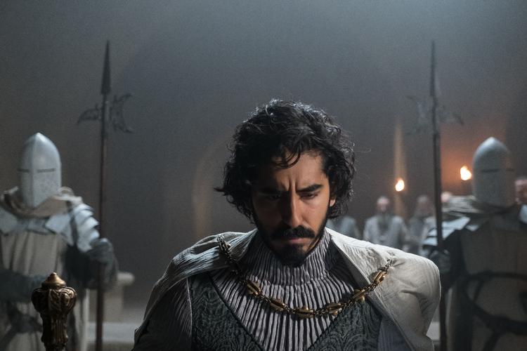 Dev Patel spiller hovedrollen i 'The Green Knight'.  Foto: Eric Zachanowich / A24 Films