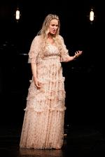 Mari Eriksmoen levede sig helt ind i Griegs norske sange. Foto: Thomas Borberg/POLFOTO