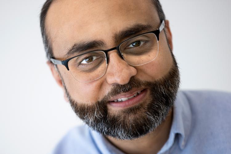 Praktiserende læge Urfan Ahmed forsøger at gøre op med de myter, der findes om vaccinerne mod covid-19. Foto: Finn Frandsen/POLFOTO