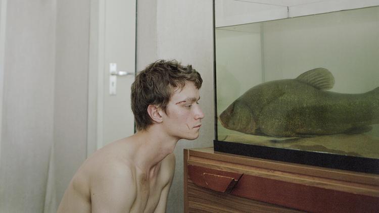 ”Nej. Nej. Nej”, skriver Jonathan i den notesblok, hans psykolog har givet ham til at udøve selvterapi, når hans pædofile begær spræller i sit fængsel. Foto: Solaris Films 