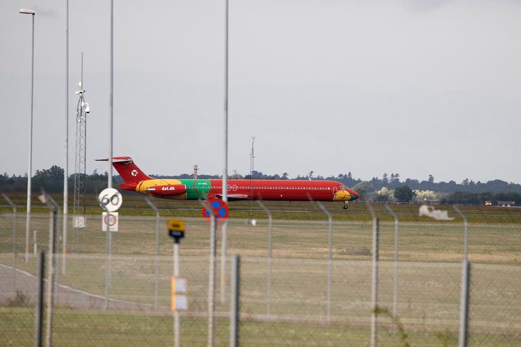 »Det har været lidt af en kamp for alle involverede at få det her til at lykkes«, siger Jesper Rungholm,  pilot og administrerende direktør for flyselskabet DAT, som havde opgaven med evakueringen fra Afghanistan. Det var Jesper Rungholm selv, der fløj flyet.  Foto: Finn Frandsen/POLFOTO