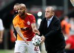 I mandags blev Marcao (tv.) udvist for at slå på sin holdkammerat Kerem Aktürkoglu, og Fatih Terim (th.) har derfor udeladt ham fra truppen til kampen mod Randers FC.   Foto: Kemal Aslan/Ritzau Scanpix