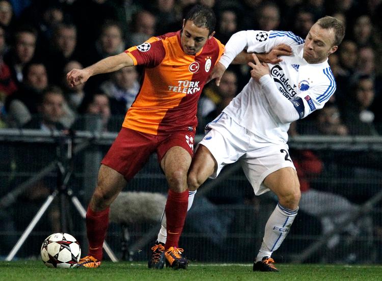 Galatasaray vandt i 2013 sammenlagt 3-2 over FCK, selv om Lars Jacobsen (th.). og co. vandt 1-0 i Parken. Foto: Jens Dresling