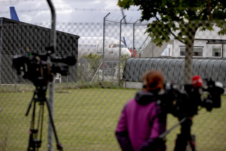 De første 84 evakuerede landede i Danmark torsdag morgen og blev derefter kørt til Center Sandholm i Nordsjælland Foto: Finn Frandsen/POLFOTO