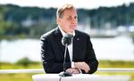 Stefan Löfven holdt søndag formiddag sin sommertale på Runö og sagde, at han til november stopper som leder af partiet og statsminister. Samme sted holdt han i sin tid sin første eksterne tale om nyvalgt partiformand i 2013. Foto: 10060 Henrik Montgomery/tt/Ritzau Scanpix