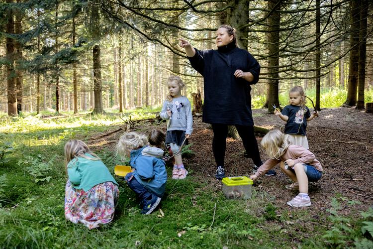 Selv om 37-årige Rikke Kruse i mange år tænkte, at pædagogfaget ville være for hårdt, er hun nu i gang med at uddanne sig til pædagog. Foto: Mads Nissen/POLFOTO