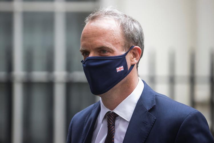 Udenrigsminister Dominic Raab er udsat for voldsom kritik hjemme i Storbritannien, fordi han befandt sig på luksushotel på Kreta, da Kabul faldt. Foto: Hannah Mckay/Ritzau Scanpix