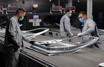Som følge af den demografiske udvikling i Tyskland vil antallet af potentielle arbejdere i den typisk arbejdsdygtige alder blive mindsket med næsten 150.000 personer i år. Her ses medarbejde på VW's fabrik i Zwickau. Foto: Jan Woitas/Ritzau Scanpix