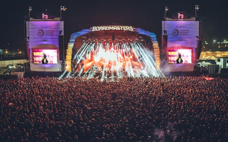 800 af de smittede bor ifølge Sky News i Cornwall, mens resten af tilfældene er spredt ud over hele landet. Foto:  Alex Rawson / Boardmasters