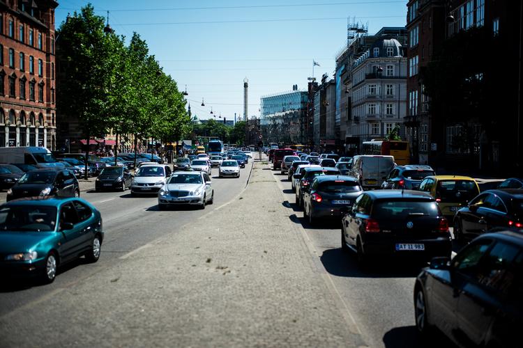 Bødetaksten for at overtræde hastighedsgrænserne skal hæves med 20 procent, foreslår regeringen. FDM frygter, at » det måske bærer en lille smule præg af, at det handler om at finde finansiering til en politiaftale, mere end det nødvendigvis handler om trafiksikkerhed«. Foto: Rasmus Flindt Pedersen/POLFOTO