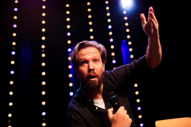 Warberg er meget kropslig i sin komik, men samtidig også en ordkunstner af format.  Foto: Henrik Kaarsholm