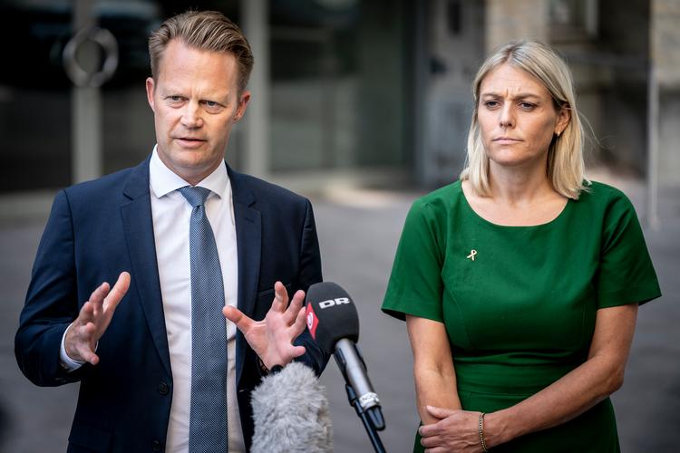 Udenrigsminister Jeppe Kofod (S) og forsvarsminister Trine Bramsen (S) på et pressemøde tirsdag om evakueringsindsatsen i Afghanistan. Foto: Mads Claus Rasmussen/Ritzau Scanpix