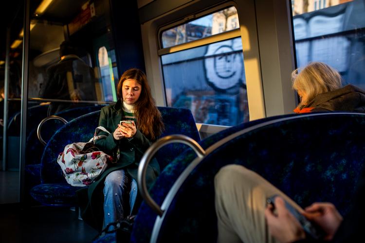 Når radioværten Sanne Cigale samler hemmeligheder fra sine følgere på sin Instagramprofil, handler langt det meste om utroskab, misbrug eller ensomhed.  Foto: Jens Hartmann Schmidt/POLFOTO