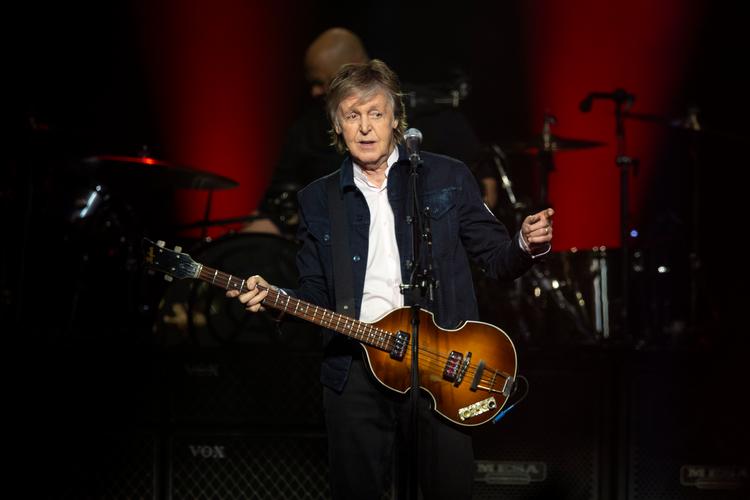 Paul McCartney er på vej med en slags selvbiografi fortalt gennem 154 sange. En af sangene, som kommer med i bogen, er en hidtil ukendt Beatles-sang ved navn 'Tell Me Who He Is', der dukkede op i en gammel notesbog under forarbejdet til bogen. Foto: Therese Jægtvik/POLFOTO