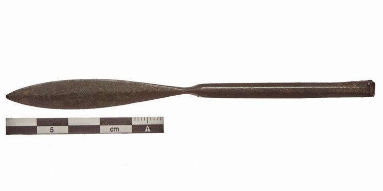 Skalpelskaft. Var som regel lavet af bronze, men selve bladet var af stål og fuldkommen identisk med dem, vi bruger i dag.  Foto: Rikke Søgaard, Nationalmuseet. Foto: Rikke Søgaard, Nationalmuseet