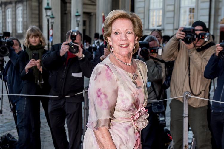     (ARKIV) Eks-dronning Anne-Marie ankommer til middag i anledning af prinsesse Benediktes 75-års fødselsdag på Amalienborg i København i 2019.  Foto: Mads Claus Rasmussen/Ritzau Scanpix
