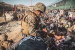 En amerikansk soldat ved lufthavnen i Kabul, hvor terrorangrebet fandt sted tidligere på ugen. Foto: Us Marines/Ritzau Scanpix