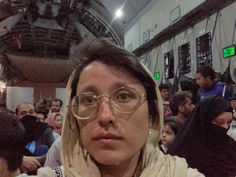 I militærflyet på vej ud af Kabul.
In the military plane leaving Kabul! 
