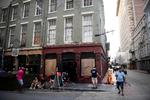 16 år efter Katrina forbereder indbyggerne i New Orleans sig igen på at blive ramt af en voldsom orkan. Ida, som orkanen hedder, er ifølge Louisianas guvernør den værste til at ramme området siden 1850'erne. Foto: Patrick T. Fallon/Ritzau Scanpix