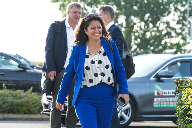 Özlem Cekic er aktuel med bogen ’Tak for kaffe’ om sine årelange erfaringer med at imødekomme vrede og skabe forståelse og fællesskab. Du kan opleve Özlem Cekic i Politikens Foredragssal tirsdag 31. august. Foto: Claus Fisker/Ritzau Scanpix