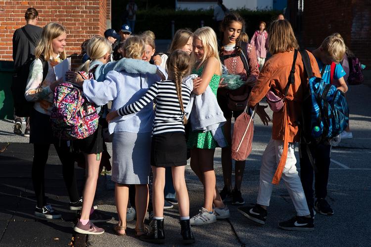 Første skoledag på Søborg Skole for nylig. Myndigheder og eksperter forventer en hel del coronaudbrud på landets skoler hen over efterår og vinter. Spørgsmålet er, hvordan disse udbrud skal håndteres. Foto: Finn Frandsen/POLFOTO