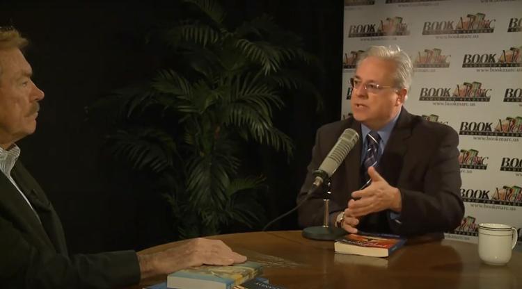 Marc Bernier under et interview med forfatteren Robert Gandt i Berniers bogprogram Book Marc. Foto: Screendump fra YouTube
