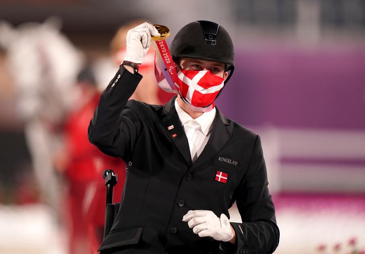 Tobias Thorning Jørgensens guld er Danmarks femte medalje ved de paralympiske lege i Tokyo.  Han og Jolene vandt også i fredags.  Foto: Tim Goode/Ritzau Scanpix