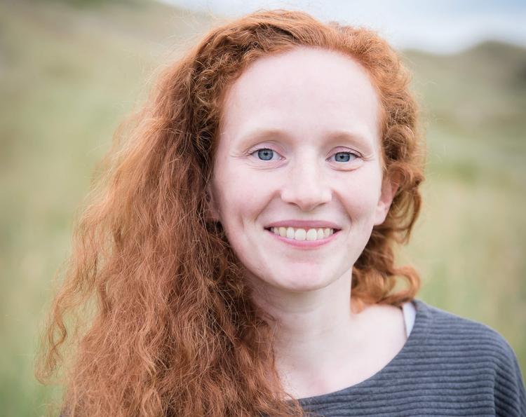 Lisette Pedersen investerer sin egen opsparing via et depot på Nordnet. Nu gør hun det samme med sine tre børns pengegaver.  Foto: Zoey Elinor