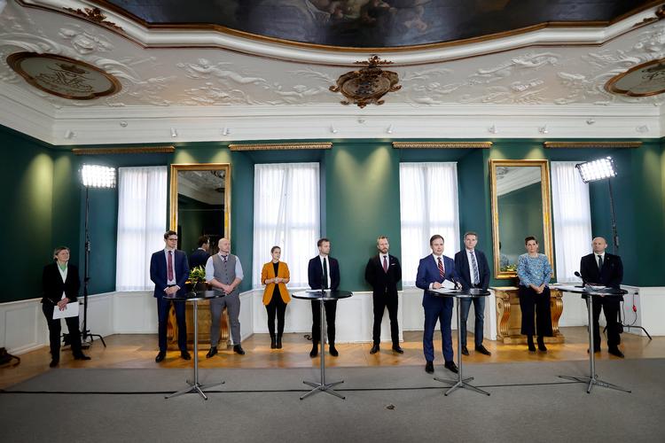 I marts præsenterede finansministeren Nicolai Wammen (S) en økonomisk corona-hjælpepakke flankeret af otte partiledere. I dag har Nicolai Wammen så præsenteret det nye finanslovsudspil.  Foto: Jens Dresling/POLFOTO