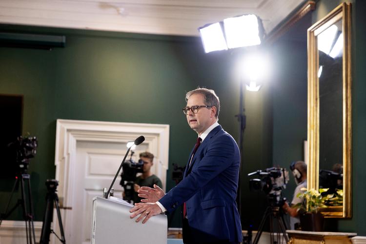 Regeringen lægger op til en stram finanslov, der ikke kommer til at byde på »en lang række dyre forslag«. Sådan sagde finansminister Nicolai Wammen mandag, da han præsenterede regeringens finanslovsudspil for 2022. Foto: Thomas Borberg/POLFOTO
