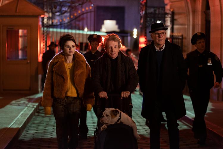 De tre hovedpersoner: Mabel, Oliver og Charles, hver især med en skæbne og en sorg i bagagen. 
 Foto: PR-foto: Disney +