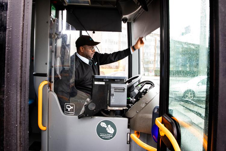 Fra onsdag vil man igen kunne købe en billet i bussen med kontanter, hvis man bor på Sjælland. Foto: Finn Frandsen/POLFOTO