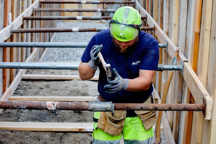 Danmark er kommet stærkt igennem coronakrisen, og virksomheder melder om mangel på arbejdskraft. Beskæftigelsesminister Peter Hummelgaard (S) har indkaldt til trepartsmøde. Arkivfoto.  Foto: Finn Frandsen/POLFOTO