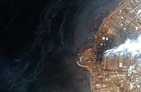 Satellitbillede fra tirsdag viser olieraffinaderiet i kystbyen Baniyas, Syrien. Foto: -/Ritzau Scanpix