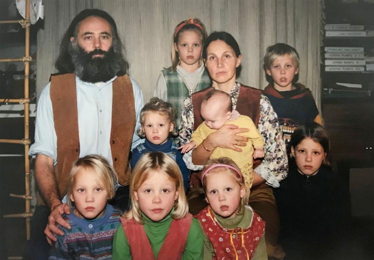 Familien med ni børn levede så afsondret fra verden som muligt. Seks børn var aldrig registreret hos de hollandske myndigheder. Foto: Dutch Core
