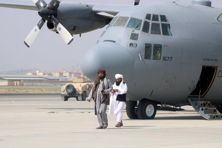Krigen i Afghanistan kostede 175.000 døde og 2 billioner amerikanske dollar. For så mange penge kan man få en hel del forskning og grøn omstilling. Det er den kyniske, men nødvendige kalkule, skriver Jes Stein Pedersen i ugens litteraturkommentar.  Foto: Stringer/Ritzau Scanpix