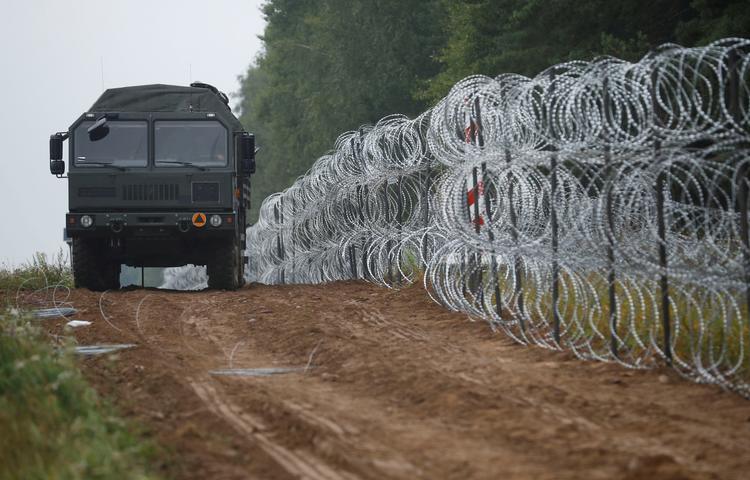 Polen er begyndt at bygge hegn på grænsen til Hviderusland for at hindre migranter i at passere. Foto: Kacper Pempel/Ritzau Scanpix