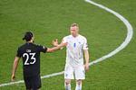 Kolbeinn Sigthorsson, der her siger tak for kampen til Emre Can efter en kamp mod Tyskland, er den mest scorende islandske landsholdsspiller sammen med legendariske Eidur Gudjohnsen. Hvordan karrieren fortsætter, er uvist. Foto: Marvin Ibo Guengoer/Ritzau Scanpix