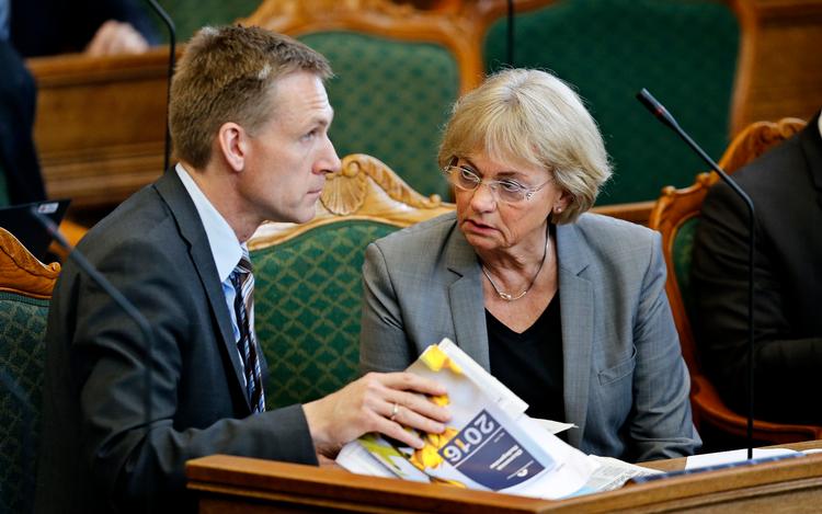 Flere baglandsfolk opfordrer Pia Kjærsgaard til at vende tilbage som formand, men Kristian Thulesen Dahl har i sinde at blive på posten. Foto: Jens Dresling/POLFOTO