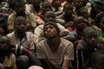 Boko Haram har blandt stået bag flere bortførelser af drenge og piger. Her er en gruppe drenge fotograferet i december 2020, efter at de er blevet løsladt. Drengene blev bortført fra deres skole i Katinsa i Nigeria.  Foto: Sunday Alamba/AP/Ritzau Scanpix