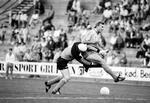 Som forberedelse til debuten i EM-kvalifikationen i 1990 spillede Færøerne med Jens Martin Knudsen på mål i sin karakteristiske tophue en træningskamp mod Brøndby, der med Lars Olsen som anfører vandt 6-0. Foto: Lars Poulsen/Ritzau Scanpix