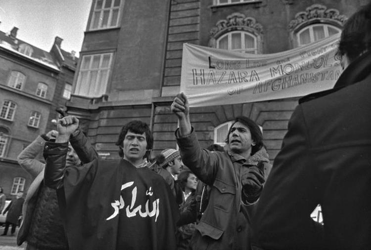 Afghanere i demonstration foran den sovjetiske ambassade i København efter Sovjets invasion. Foto: Jan Unger. Arkivfoto  