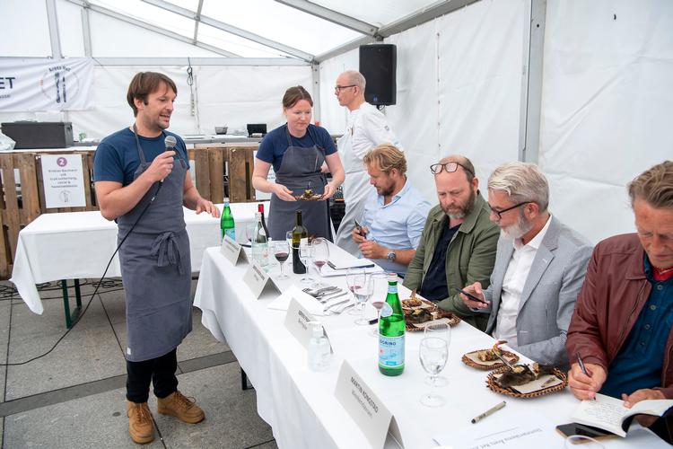 Mette Brink Søberg og René Redzepi (th.) fra Noma var blandt deltagerne ved Årets Ret 2020.  Foto: Thomas Sjørup/Ritzau Scanpix