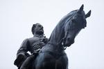 Statuen, der står på Richmonds Monument Avenue, vil blive fjernet onsdag.  Foto: Jim Urquhart/Ritzau Scanpix