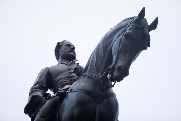 Statuen, der står på Richmonds Monument Avenue, vil blive fjernet onsdag.  Foto: Jim Urquhart/Ritzau Scanpix